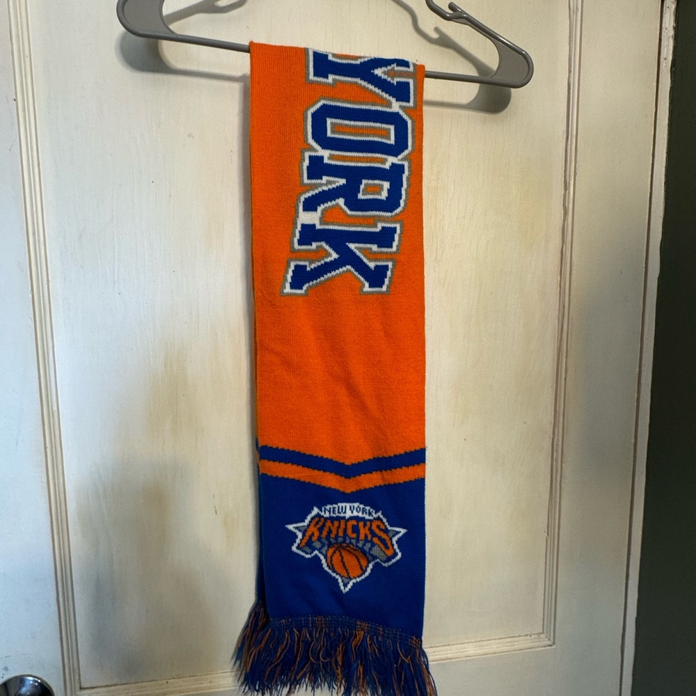 Men’s New York Knicks scarf